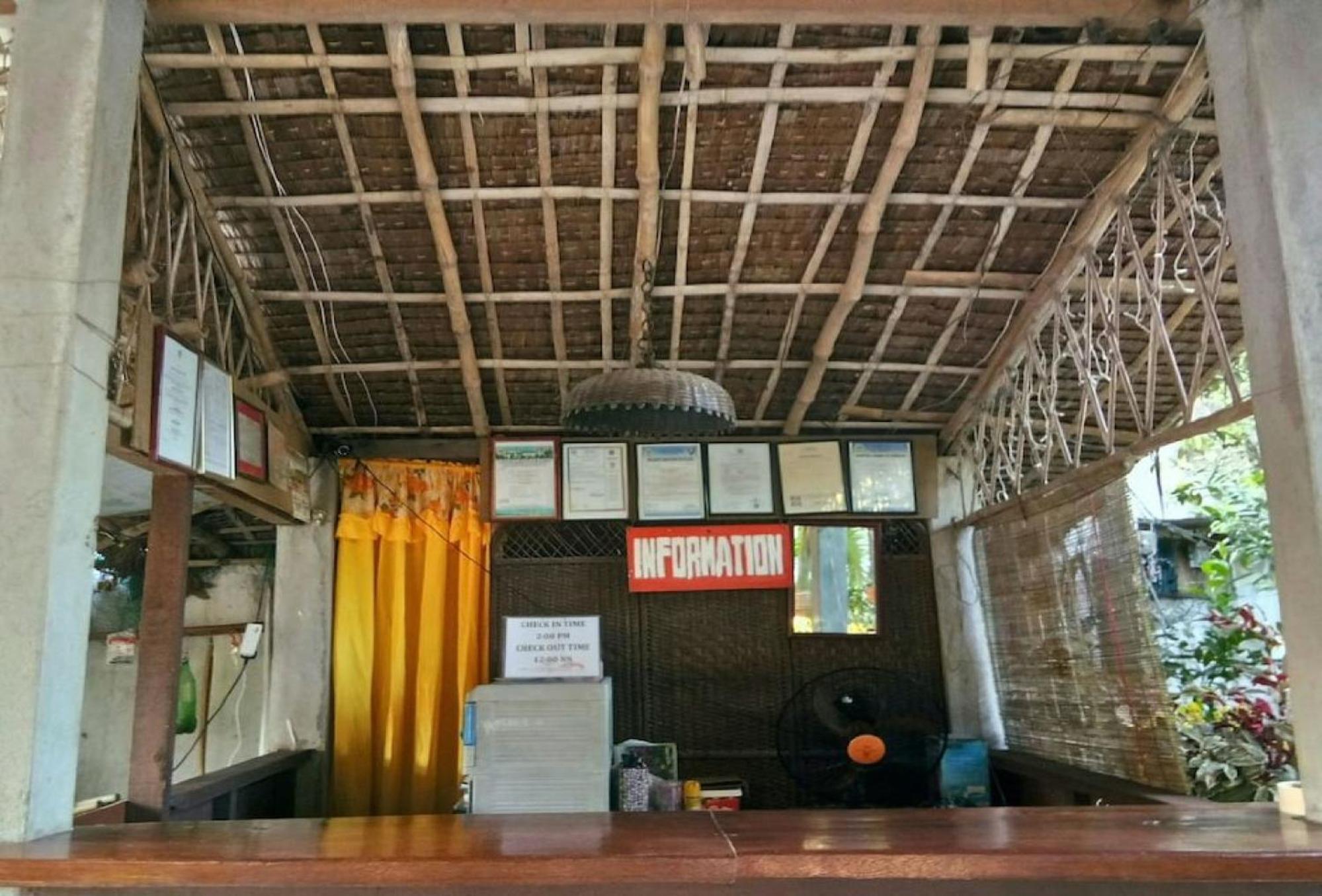 Reddoorz Hostel At Megans Paradisio Beach Resort 산 안토니오 외부 사진
