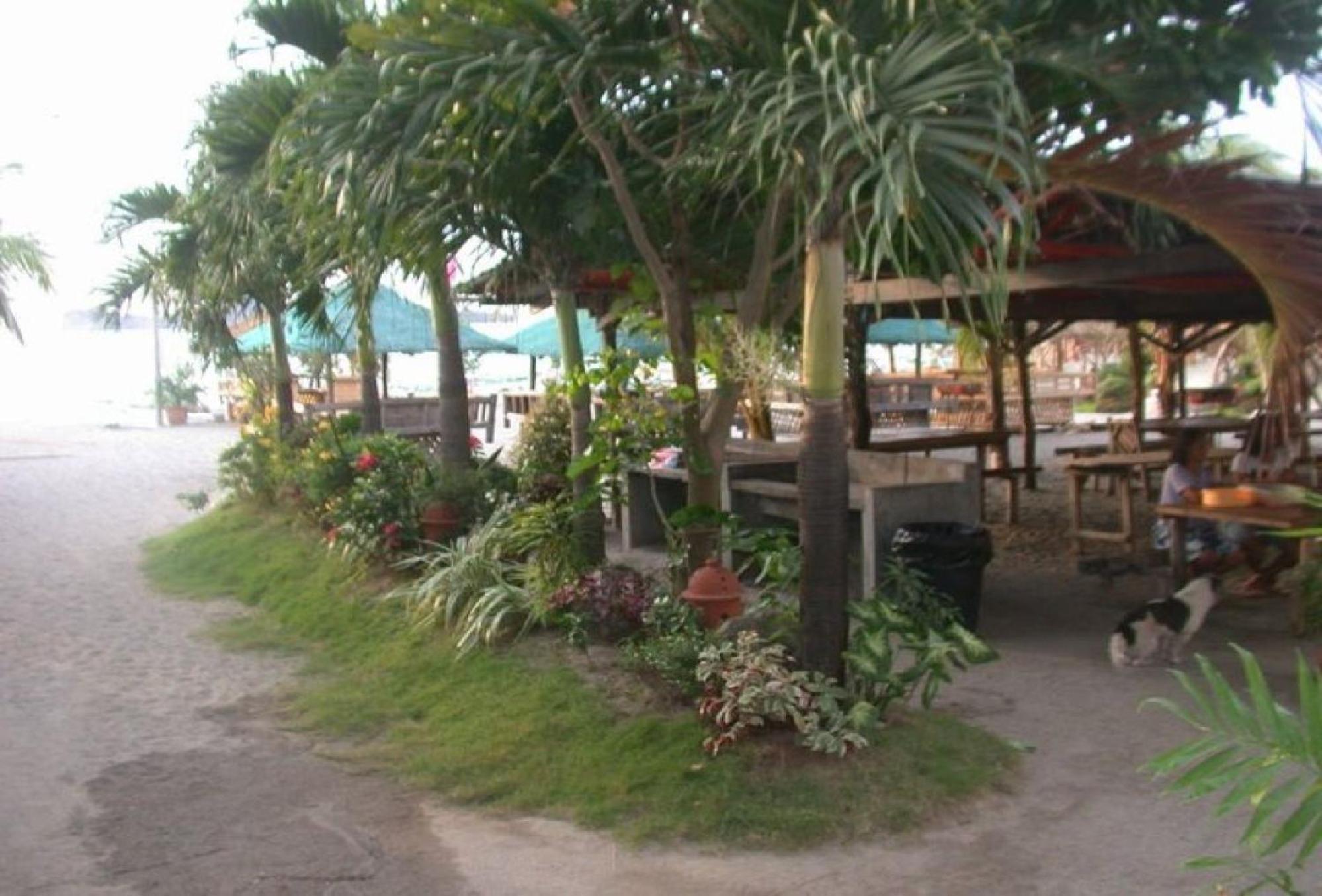 Reddoorz Hostel At Megans Paradisio Beach Resort 산 안토니오 외부 사진